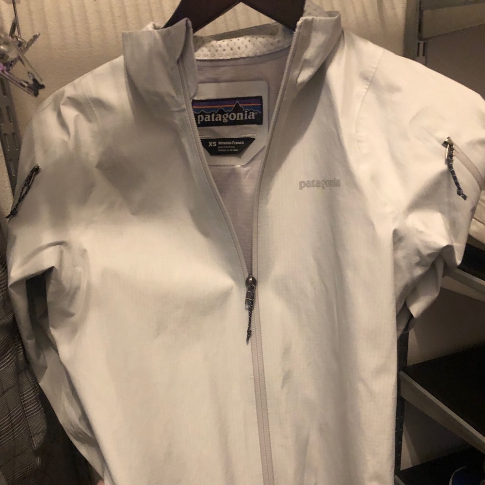 Women’s Patagonia grey water resistant jacket